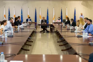 ΦΩΤΟΣ/Σε εξέλιξη η Σύσκεψη για χαλάρωση/Μεγάλο το ΕΝΔΙΑΦΕΡΟΝ για τις αποφάσεις