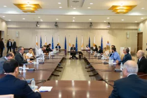 ΦΩΤΟΣ/Σε εξέλιξη η Σύσκεψη για χαλάρωση/Μεγάλο το ΕΝΔΙΑΦΕΡΟΝ για τις αποφάσεις