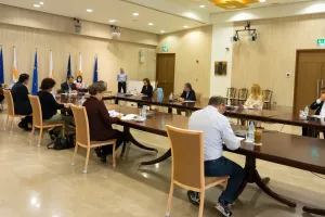 ΦΩΤΟΣ/Σε εξέλιξη η Σύσκεψη για χαλάρωση/Μεγάλο το ΕΝΔΙΑΦΕΡΟΝ για τις αποφάσεις