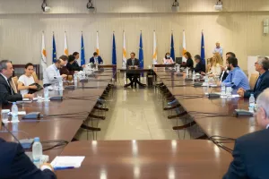ΦΩΤΟΣ/Σε εξέλιξη η Σύσκεψη για χαλάρωση/Μεγάλο το ΕΝΔΙΑΦΕΡΟΝ για τις αποφάσεις