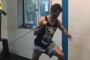 Το συγκινητικό μήνυμα του Ολιβέιρα και η προπόνηση στο κρεοπωλείο του πατέρα του (βίντεο)