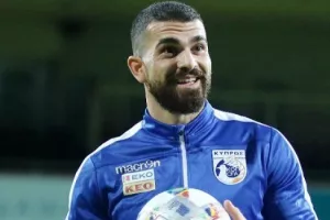 ΠΑΙΖΕΙ... ο Σιέλης
