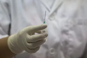 Tα άτομα με HIV ανταπεξέρχονται πολύ καλά αν νοσήσουν με κορωνοϊό
