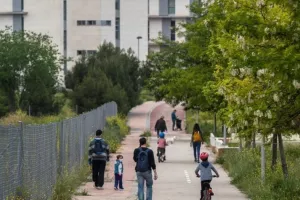 Μετά από 1,5 μήνα τα παιδιά βγήκαν από το σπίτι για πρώτη φορά!