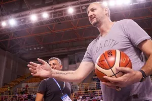Ο Ράτζα εξήγησε τον λόγο που φορούσε την μπλούζα του Ολυμπιακού στα γενέθλιά του