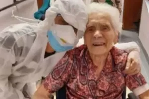 Η γηραιότερη ασθενής που νίκησε τον κορωνοϊό είναι 103 ετών!