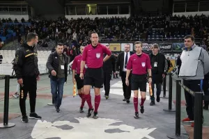 ΔΗΛΩΣΗ/"Κάποιος άρπαξε τον βοηθό από τα γεννητικά όργανα"