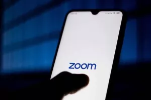 Google: Γιατί απαγόρευσε τη χρήση του Zoom