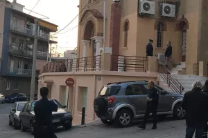 (ΒΙΝΤΕΟ) Η Αστυνομία έψαχνε τον ιερέα μέσα στο ναό/Κουκάκι