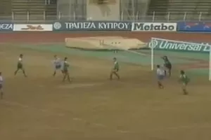 ΑΝΟ/Τριάρα στην Ομόνοια σε... λίμνη (βίντεο)