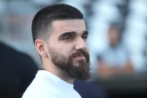 Δεν ξέχασε τους δυο οπαδούς του ΠΑΟΚ ο Γ. Σαββίδης (φώτο)