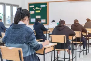 ΕΛΛΑΔΑ: Τα μαθήματα της Γ’ Λυκείου θα αρχίσουν ξανά στις 11/5