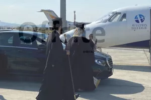 Έφτασε στην Κύπρο το Άγιο Φως/ΦΩΤΟΣ