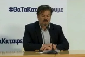 Δρ Κωστρίκης: "O ιός είναι παντού και μπορεί να σας προσβάλει"
