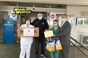 ΑΠΟΕΛ/Λαμπάδες για το προσωπικό του Μακάρειου Νοσοκομείου