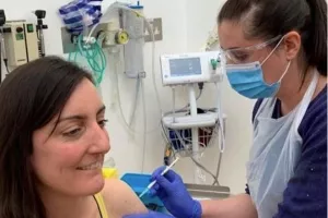 Eπιβεβαίωσε την πρώτη δοκιμή εμβολίου για τον κορωνοϊό στην Ευρώπη