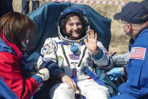 Επέστρεψαν στη... Γη και μπαίνουν σε καραντίνα (φώτος)