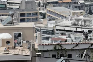 Με ψησταριές σε μπαλκόνια και ταράτσες