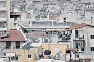 Με ψησταριές σε μπαλκόνια και ταράτσες