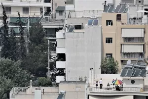 Με ψησταριές σε μπαλκόνια και ταράτσες