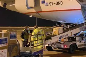 ΥΠΟΥΡΓΟΣ ΥΓΕΙΑΣ: "Άλλοι 9 τόνοι προστατευτικού εξοπλισμού" (φώτος)