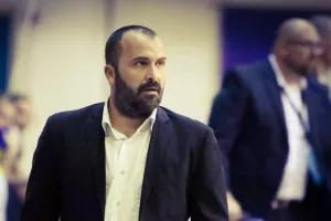 Ανοίγει τα χαρτιά του ο Δημήτρης Κουκούρης