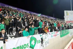 (ΦΩΤΟΣ) Το κοινό των πρωταγωνιστών περιμένει…