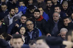 (ΦΩΤΟΣ) Το κοινό των πρωταγωνιστών περιμένει…