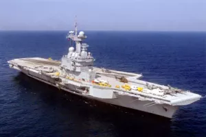 «Σαρλ ντε Γκολ»/Θετικά 50 μέλη 