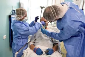 Πώς απέτυχε η Ευρώπη να αναχαιτίσει το φονικό ιό