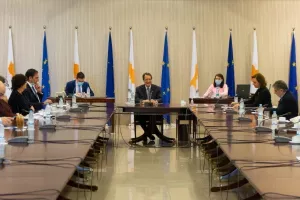 ΦΩΤΟΣ/Σε εξέλιξη η Σύσκεψη για χαλάρωση/Μεγάλο το ΕΝΔΙΑΦΕΡΟΝ για τις αποφάσεις