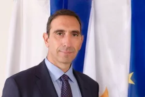 ΤΟΠΟΘΕΤΗΣΗ για το βίντεο με το "στο τέλος της ημέρας είναι μια απλή γρίπη"