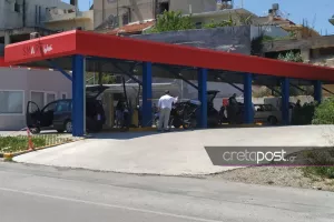 Aνεγκέφαλοι Κρητικοί... «Ουρές» στα πλυντήρια αυτοκινήτων και στις λαϊκές