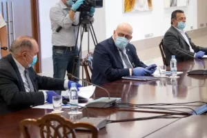 ΦΩΤΟΣ από τη σημαντική σύσκεψη στο Προεδρικό