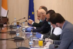 ΦΩΤΟΣ από τη σημαντική σύσκεψη στο Προεδρικό
