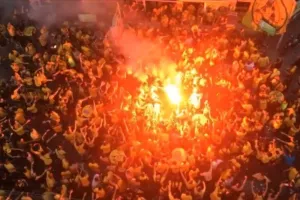 ΘΥΡΑ 3/ Βίντεο... οπαδικής τρέλας!