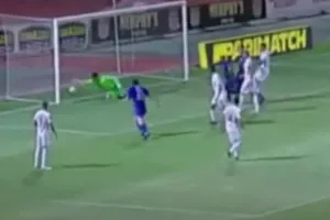 Πότε θεωρείται ότι η μπάλα ότι είναι στην κατοχή του τερματοφύλακα; (Βίντεο)