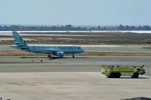 Φθάνουν 107 επαναπατρισθέντες με πτήση της Cyprus Airways