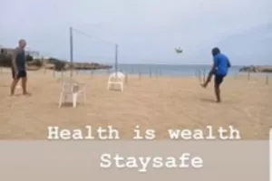 (ΕΝΠ) Ποδοβόλεϊ στην παραλία/βίντεο
