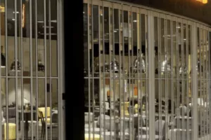 (ΒΙΝΤΕΟ) Έτσι θα ανοίγουμε τις πόρτες μετά την καραντίνα;