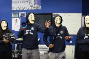 "Στην δική μας πρεμιέρα γίναμε viral/ Μένουμε σπίτι για να επιστρέψουμε..."