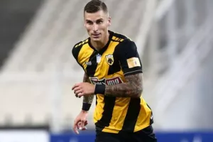 Voetbalnieuws/Στην πόρτα της εξόδου ο Βράνιες