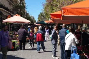 ΑΠΙΣΤΕΥΤΕΣ ΕΙΚΟΝΕΣ-Το αδιαχώρητο στη λαϊκή αγορά στο Παγκράτι - «Διαλύει» τον κόσμο η αστυνομία