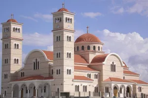 ΛΕΜΕΣΟΣ/ Πήγαν λειτουργία και κλειδώθηκαν στο ναό - Αρνούνται να βγουν έξω!