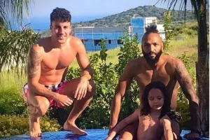 Ενσούε - Αγκίρε: Αναμνήσεις... στην πισίνα (φώτος)