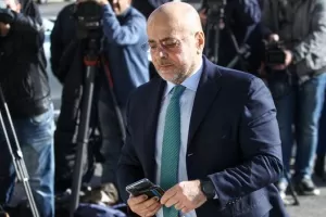 Καμία σκέψη για μονομερή μείωση συμβολαίων