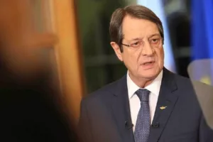 Ευχές από Νίκο Αναστασιάδη 