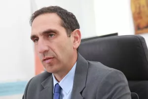 ΥΠΟΥΡΓΟΣ ΥΓΕΙΑΣ: "Άλλοι 9 τόνοι προστατευτικού εξοπλισμού" (φώτος)