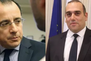 Απαντούν στα πυρά για πτήση από ΗΒ Καρούσος-ΥΠΕΞ