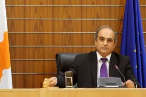 ΣΥΛΛΟΥΡΗΣ/Ξεκαθαρίζει για τη μονόλεπτη σιγή